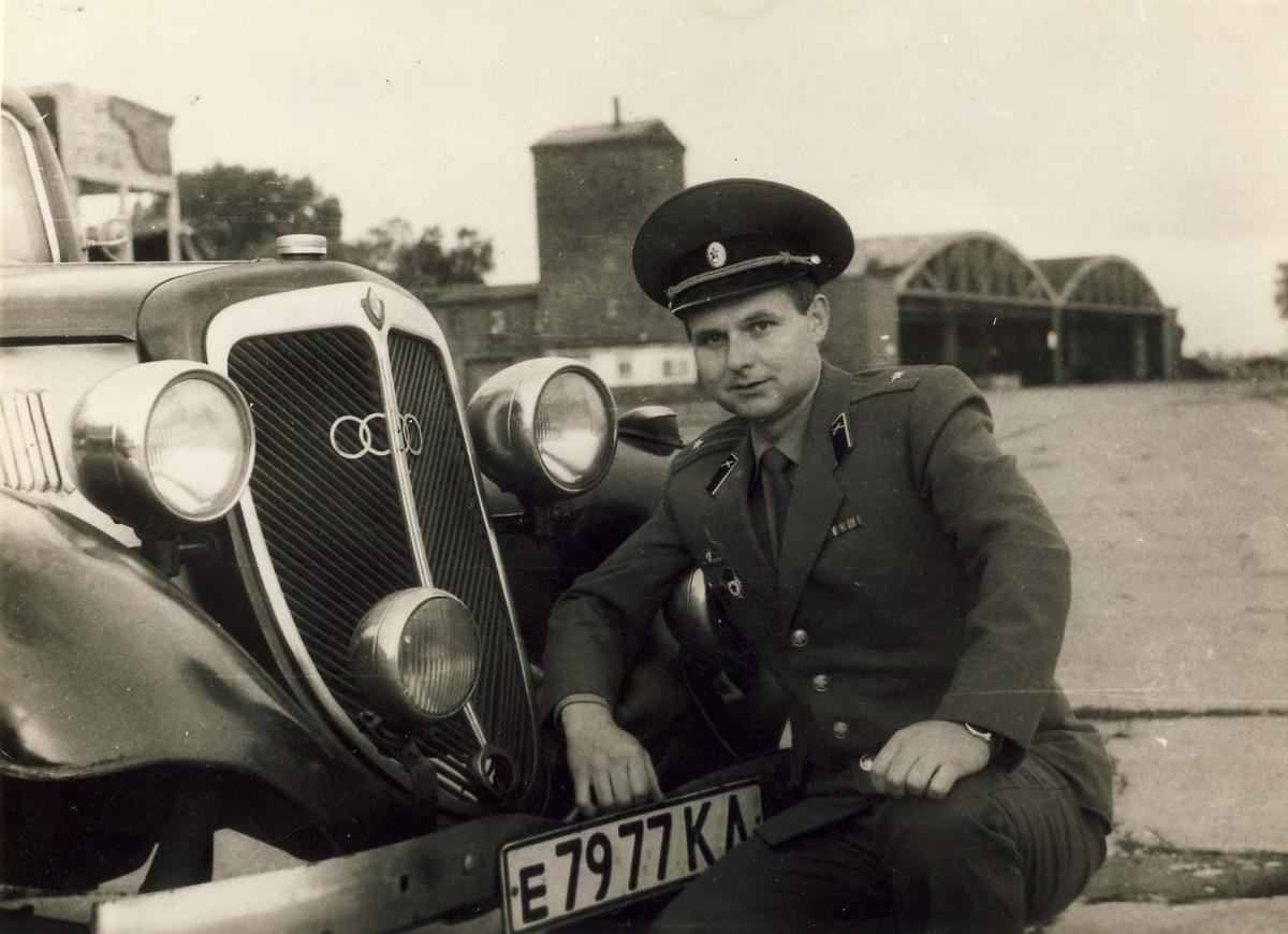 Юрий Грозмани во время службы в армии. Фото: Юрий Грозмани / «РетроДаша»