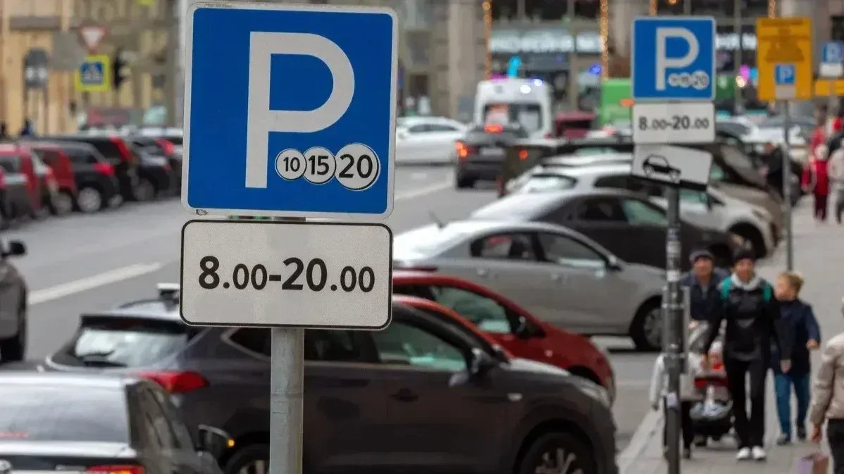 На Крестовском острове заработала зона платной парковки