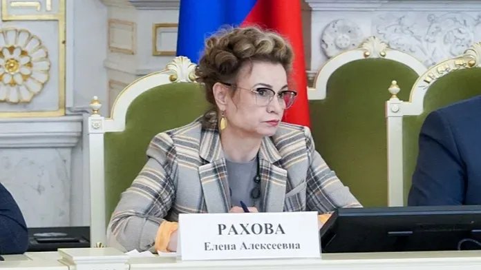 Обвиняемая в мошенничестве депутат Заксобрания Елена Рахова не смогла дать показания в суде по делу «о мёртвых душах в школе»