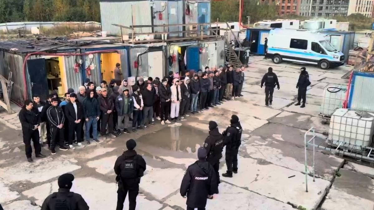 Скриншот видео: МВД по Петербургу и Ленобласти