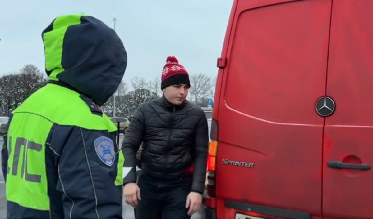 Скриншот видео: ГУ МВД по Петербургу и Ленобласти