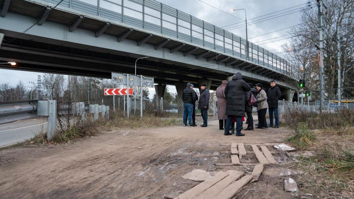 Территорию под Поклонногорским путепроводом обещали благоустроить в 2023 году