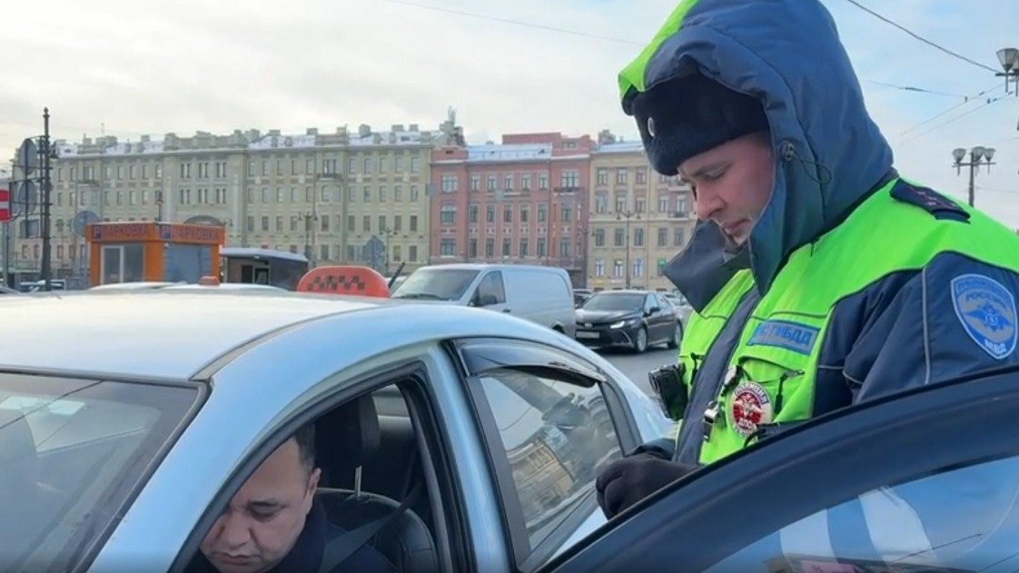 Скриншот видео: ГУ МВД по Петербургу и Ленобласти