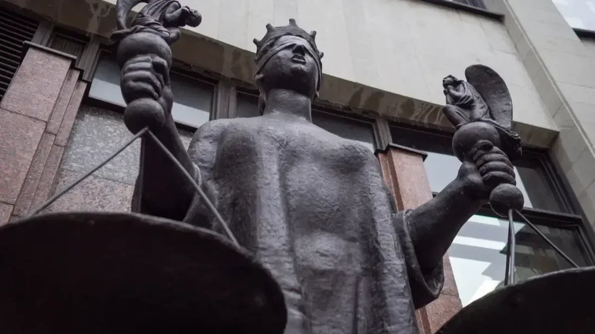 Подозреваемых в покушении на теракт с переодеванием в Петербурге заключили под стражу