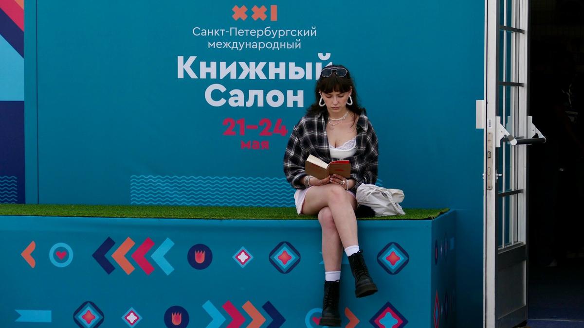 С роботами, Прилепиным и вьетнамцами — в Петербурге прошёл первый день Книжного салона-2026