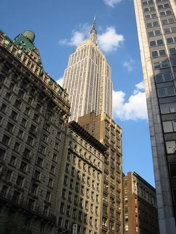 450px-Empire_State_Building_New_York_City_Flickr_Tjeerd.jpg