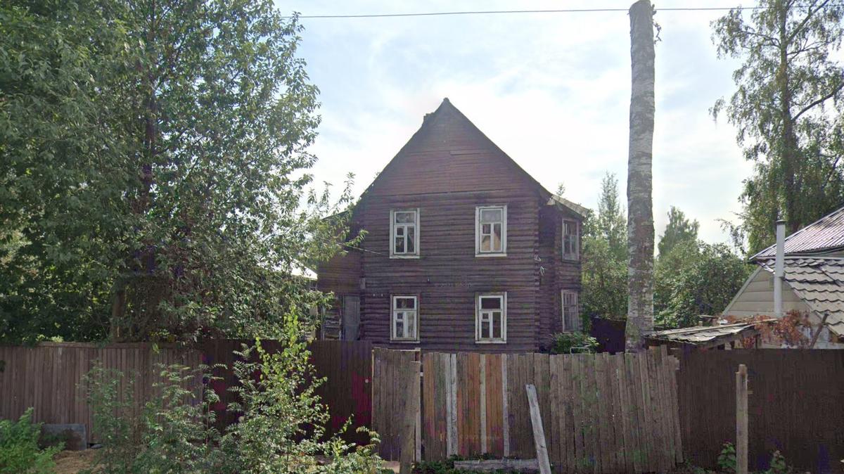 Градозащитники сообщили о сносе старинного деревянного дома в Ольгино