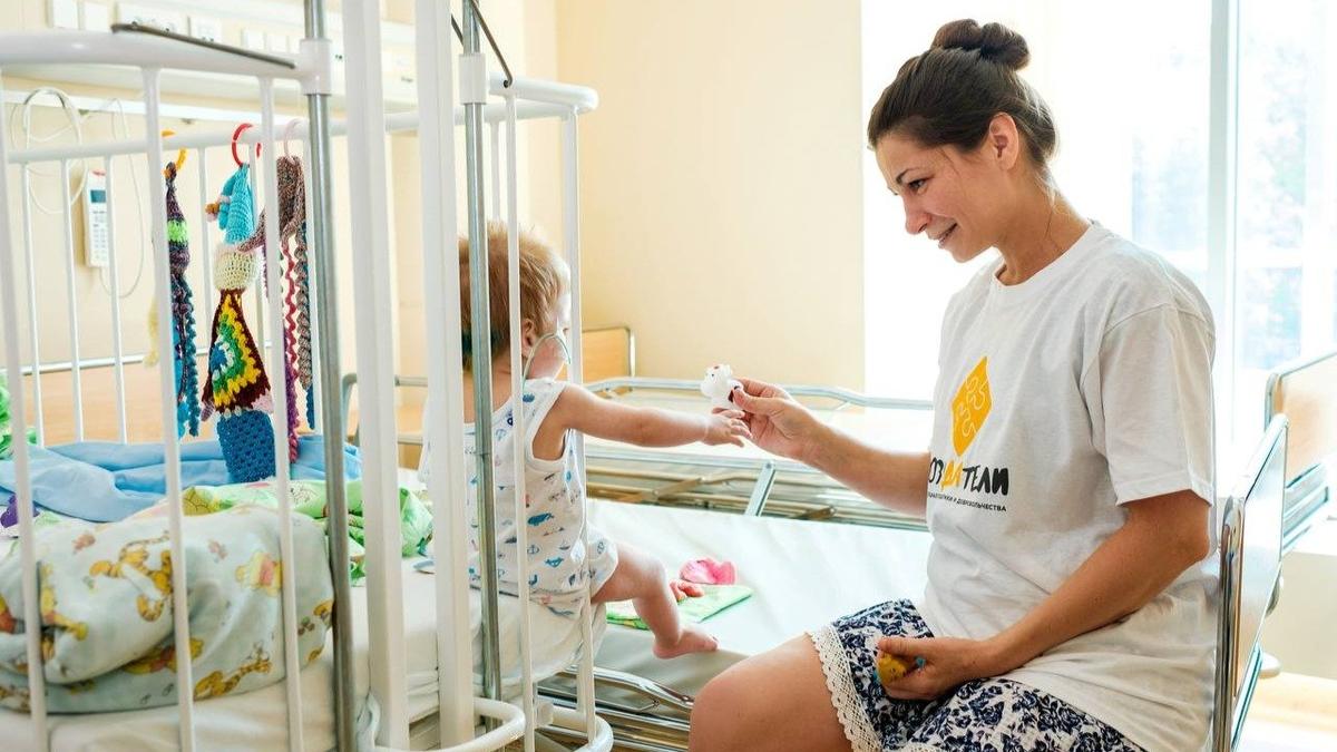 «Там, в больнице — мой сын»: три истории о волонтёрстве, которое меняет судьбы