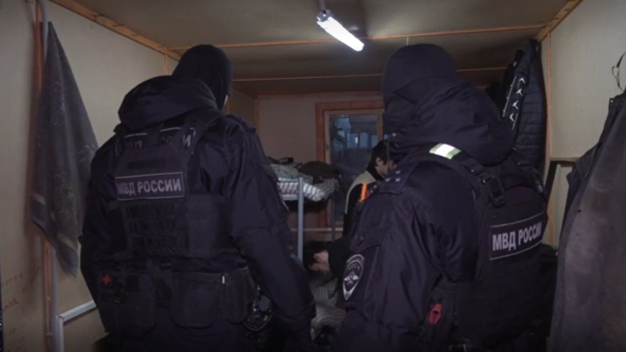 Больше сотни нелегалов выявили в ходе рейда в Московском и Колпинском районах