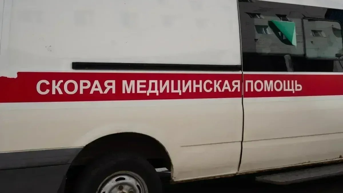 Петербуржец сломал обе ноги из-за гололёда на проспекте Энгельса