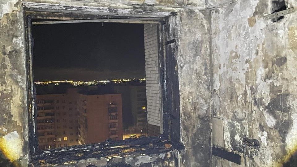 Последствия пожара в квартире на Братьев Радченко. Фото: МЧС Петербурга