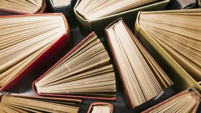 У петербуржца похитили в парадной два пакета редких книг