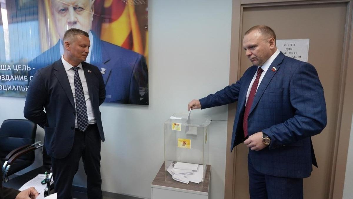 Игорь Новиков (справа). Фото: СРЗП в Ленобласти