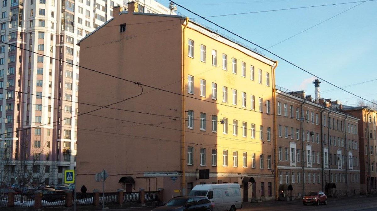 Горсуд отказал градозащитникам в иске к КГИОП о признании памятником здания бывшей школы Берггольц