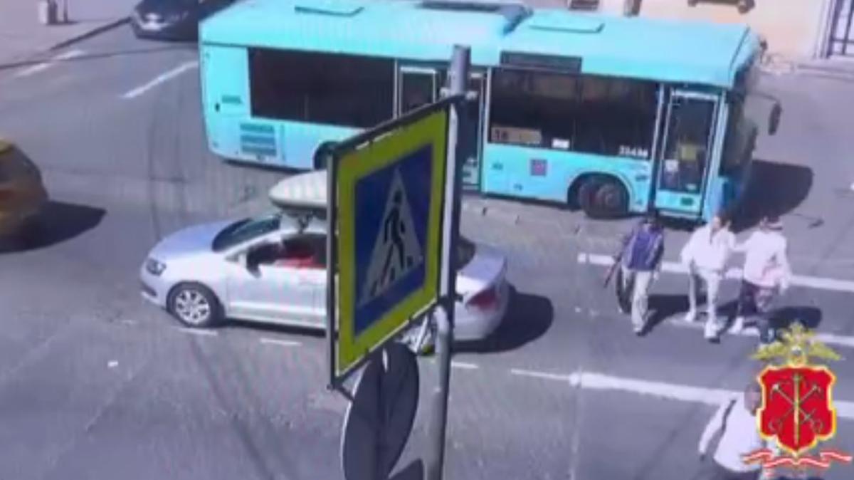 Скриншот видео: МВД по Петербургу и Ленобласти