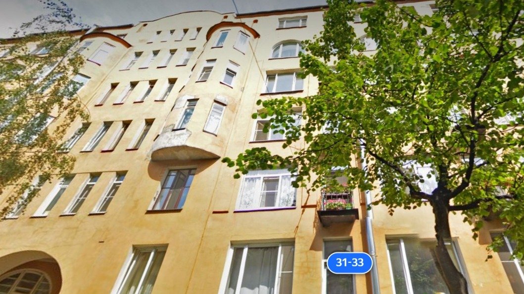 В доме на Гатчинской улице частично обрушился потолок