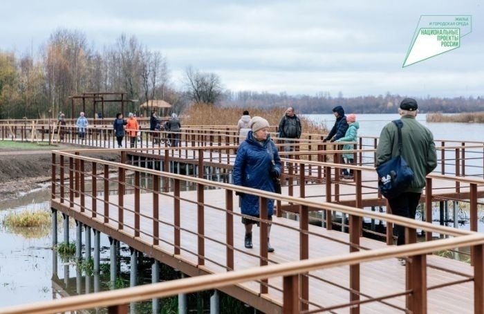 На набережной реки Глухарки появилась уникальная экотропа за 90 млн рублей