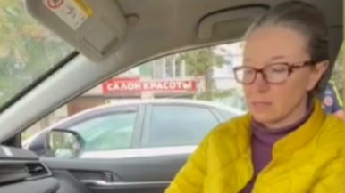 Петербурженка, не пропустившая скорую помощь, на камеру призвала не повторять ее ошибок