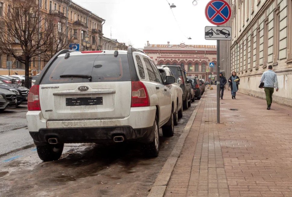 Платная парковка на Захарьевской улице. Фото: Олег Золото / MR7