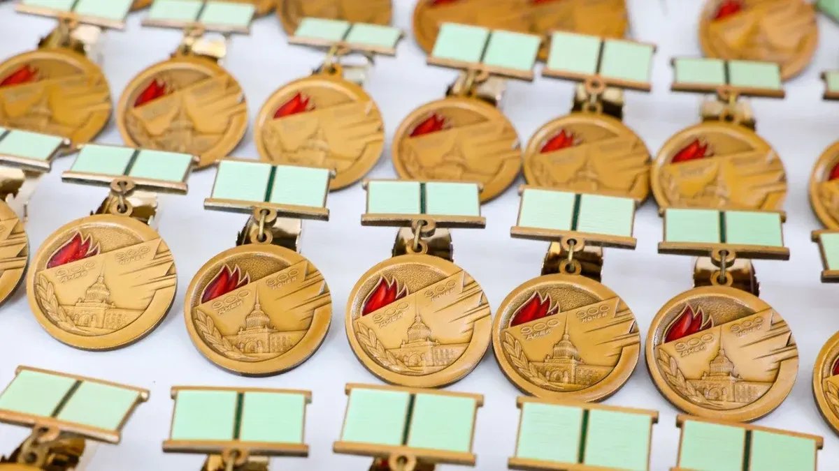 Знак «Жителю блокадного Ленинграда». Фото: пресс-служба Смольного