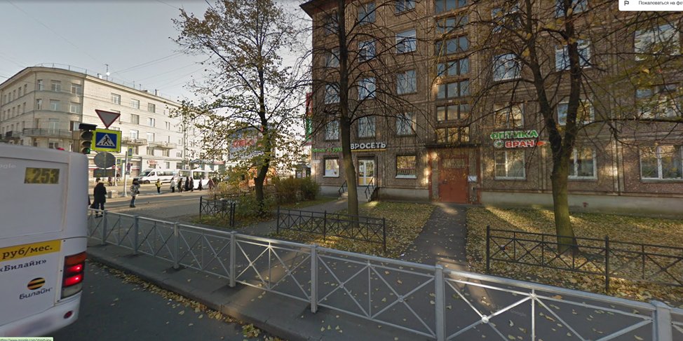 Так выглядела придомовая территория до появления киоска. Фото: предоставлено Дмитрием Бессмертным