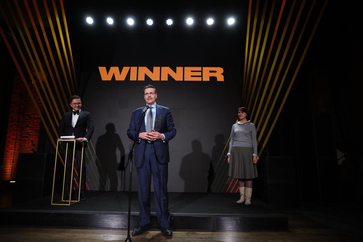 Вручение премий. Фото: +1