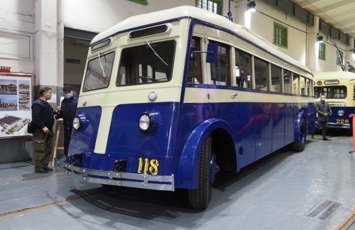 Раритетный троллейбус ЯТБ-2 представили в Музее городского электрического транспорта