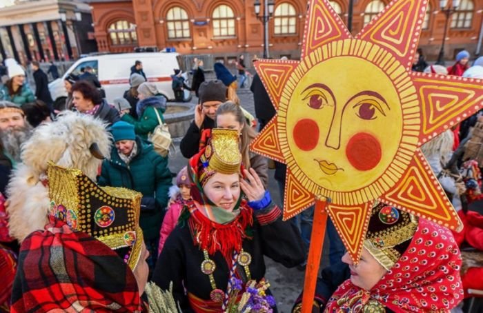 В районах Петербурга решили отметить Масленицу, несмотря ни на что