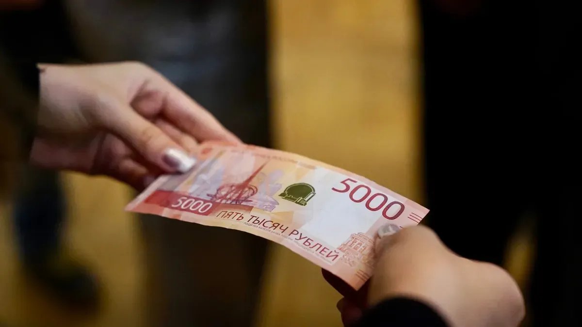 Лицевая сторона обновленной банкноты в пять тысяч рублей. Фото: Павел Даиси / MR7