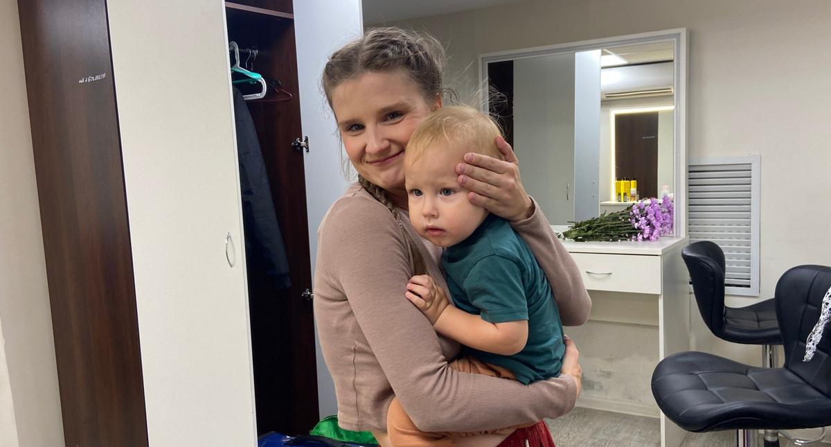 Актриса Валентина Лунгу с сыном. Фото: Валерия Шимаковская / MR7