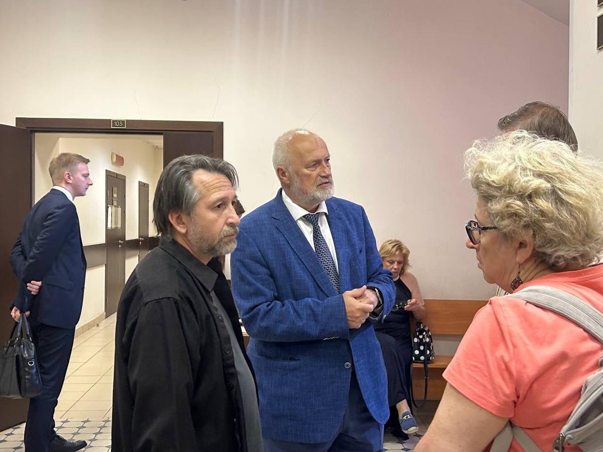 Амосов и его «группа поддержки». Фото: Дарья Дмитриева / MR7