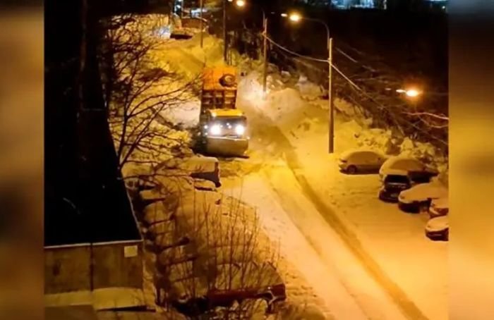 «Беруши не помогают»: уборочная техника лишила сна жителей Васильевского острова