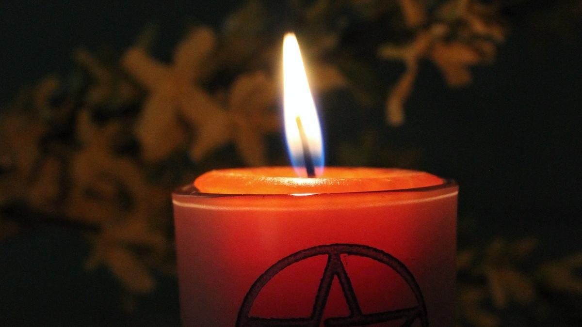 Оккультисткой из Петербурга обмануты 44 человека почти на два миллиона рублей