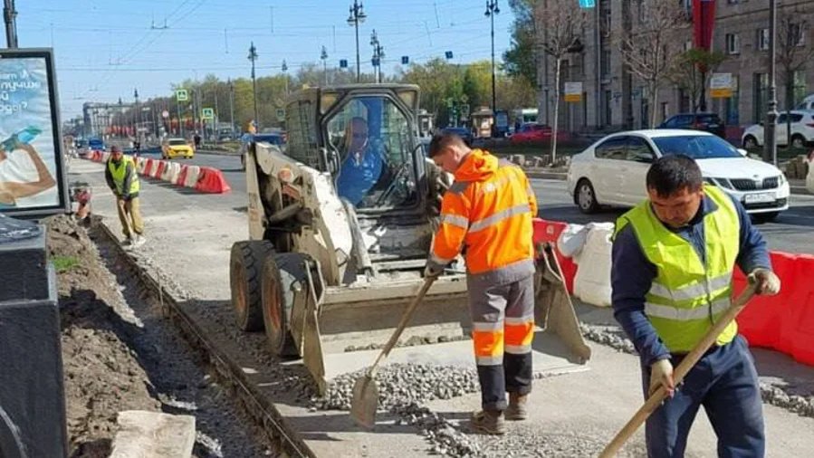 Горячий асфальт и копоть: путь к автобусам до «Пулково» превратился в полосу препятствий