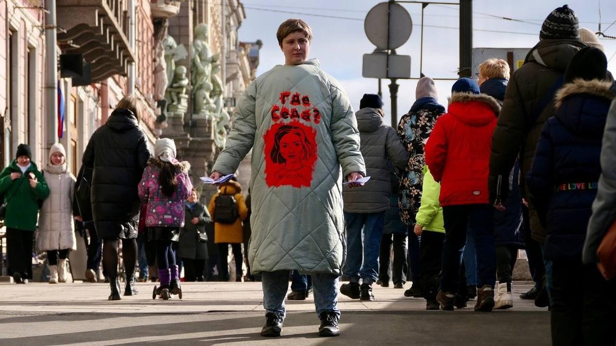«Где Седа?»: в Международный женский день петербуржцам напомнили о пропавшей чеченской девушке