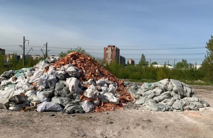 Свалку строительных отходов обнаружили в Невском районе