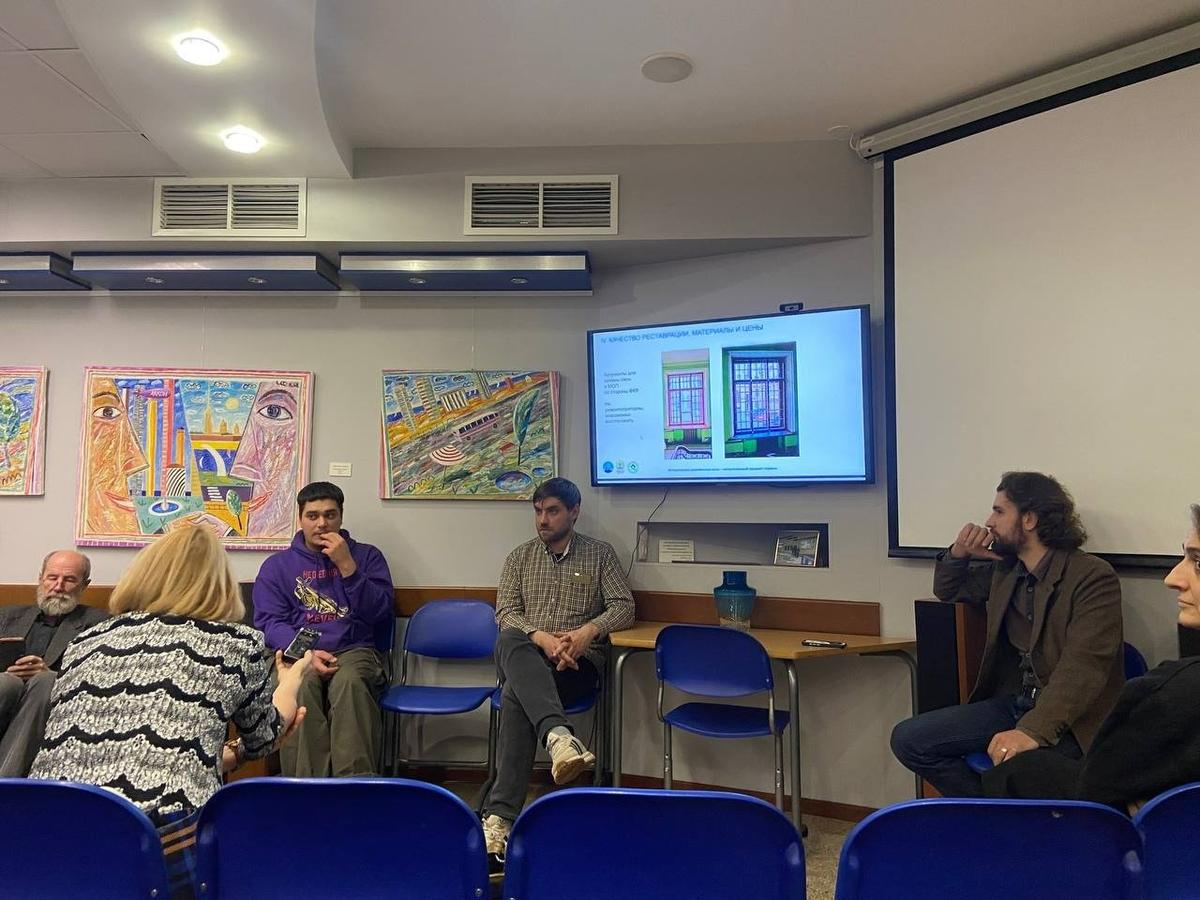 Экспертный круглый стол «Исторические деревянные окна — непризнанный предмет охраны». Фото: Валерия Шимаковская / MR7