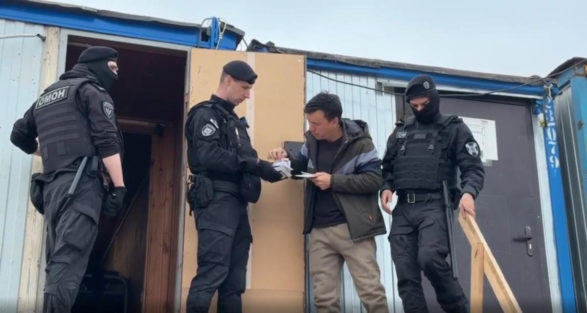 Скриншот видео: ГУ МВД по Петербургу и Ленобласти
