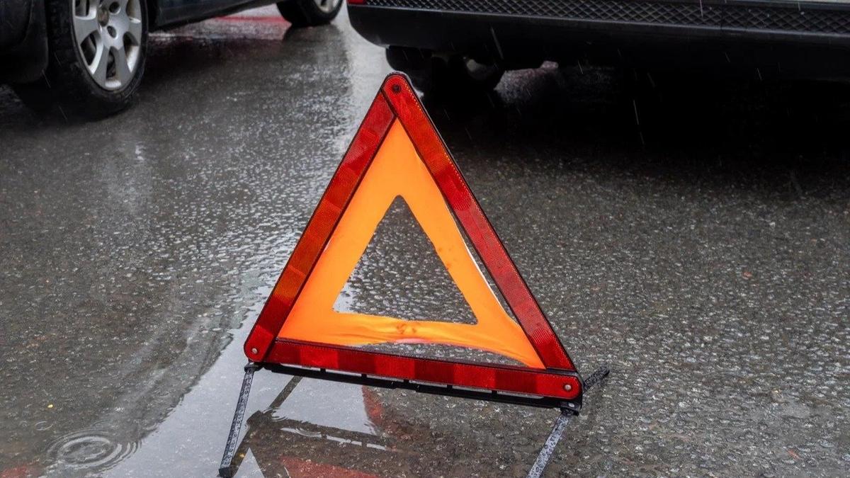 На Сампсониевском мосту в ночном ДТП с легковушками пострадали три человека