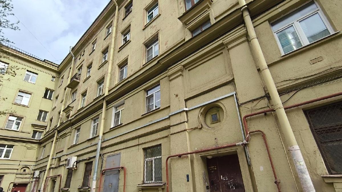 «Дом-решето» у «Пролетарской»: жители борются с протечками в крыше почти 20 лет