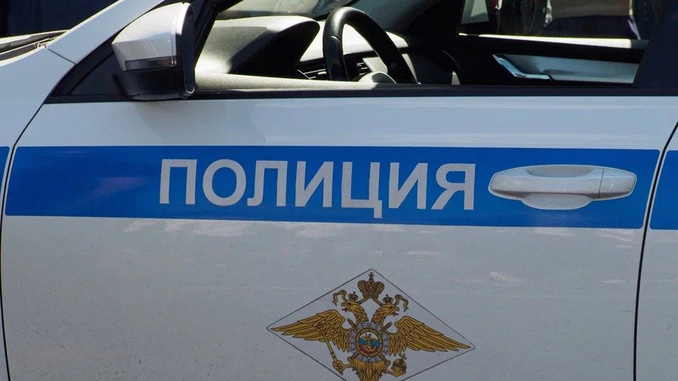 Электрика в Петербурге придавило собственной машиной