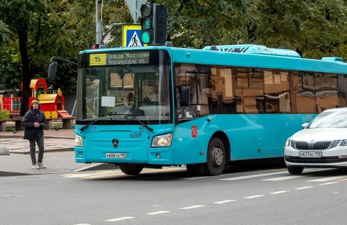 После начала транспортной реформы петербуржцам понадобилась помощь волонтёров