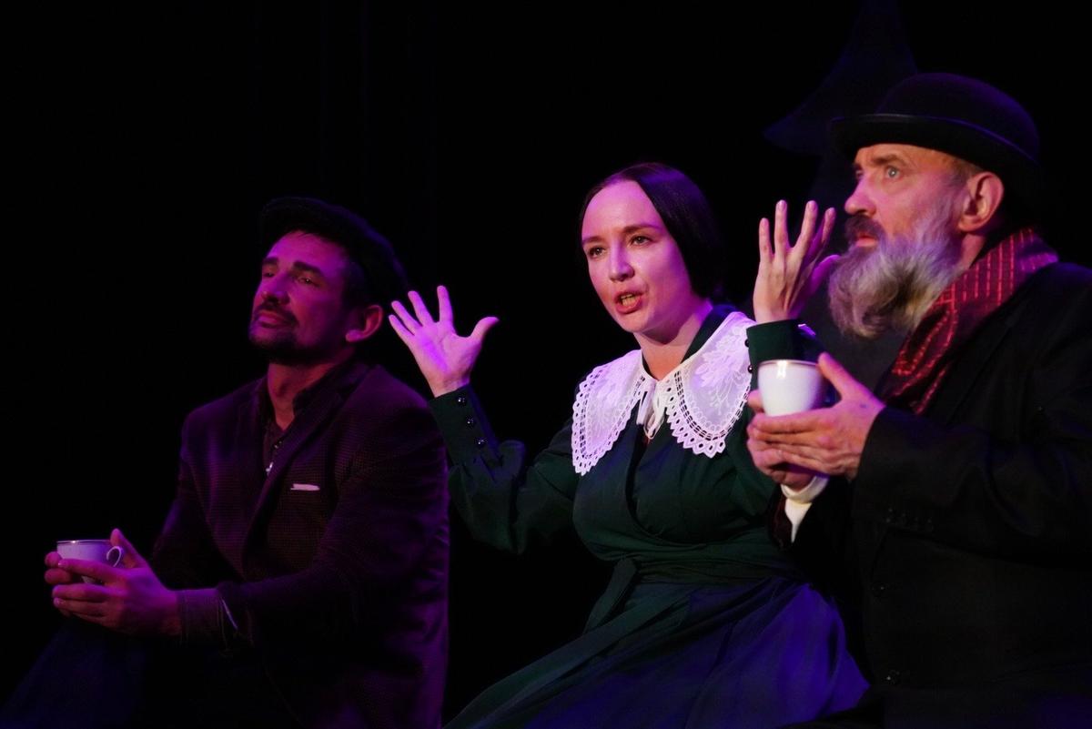 Мистер Крысси, рассказчица и Крот. Фото: Павел Борисенко / MR7