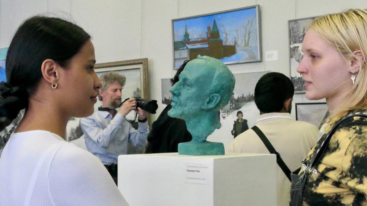 60 художников из 43 стран: выставка «Безграничная Россия» открылась в Петербурге