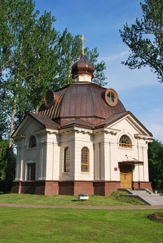 401px-Temporary_chapel_in_Moskovskiy_Park_Pobedy.JPG