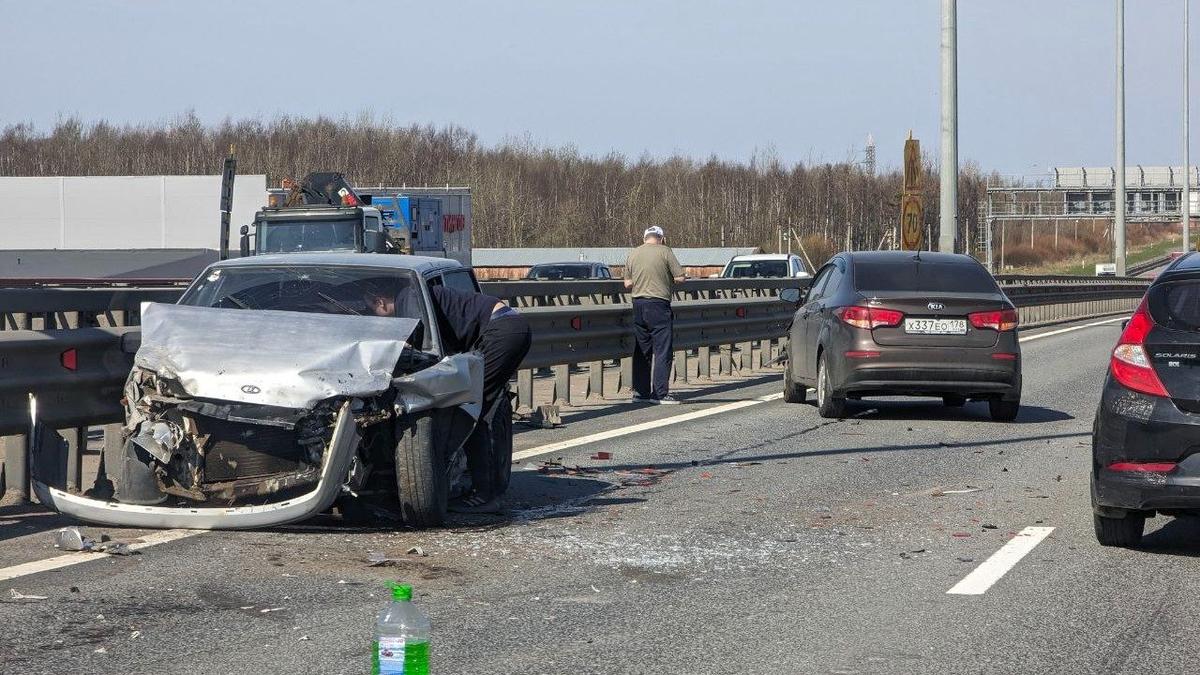 Большая пробка образовалась на 81-м километре КАД из-за крупного ДТП —  Новости Санкт-Петербурга › МР7.ру