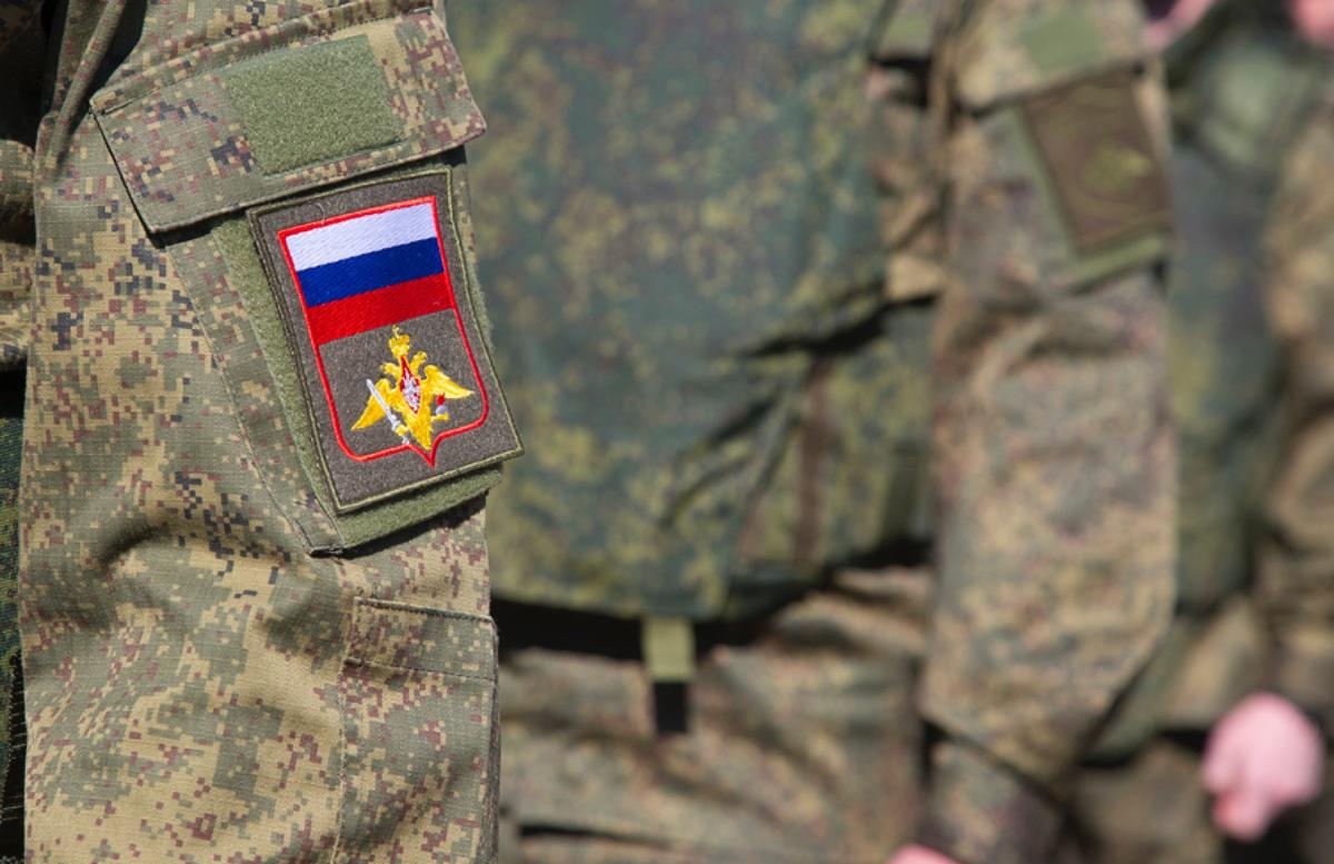 Шеврон российского солдата на левом плече. Фото: Министерство обороны РФ