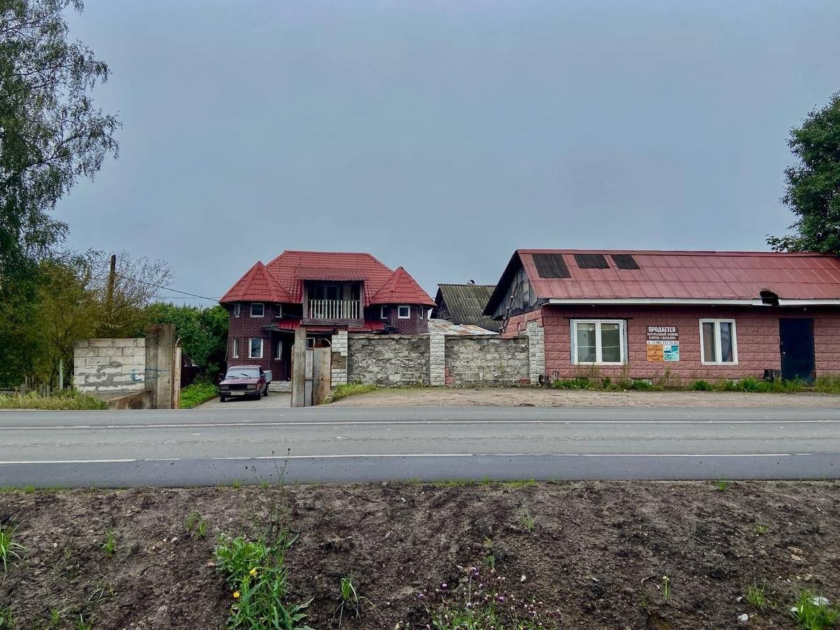 Один из домов в посёлке Верхние Осельки. Фото: Валерия Шимаковская / MR7