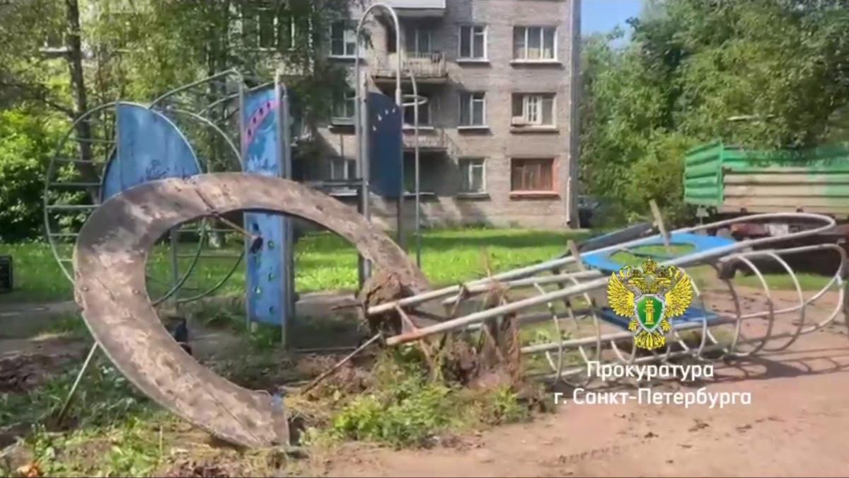На проспекте Энергетиков после травмирования ребенка демонтировали опасную детскую площадку