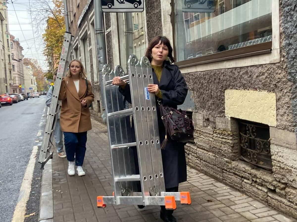 Ксения Сидорина и волонтёры команды «Гэнгъ». Фото: Валерия Шимаковская / MR7